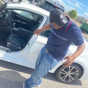 Meet your Posher, Derrick